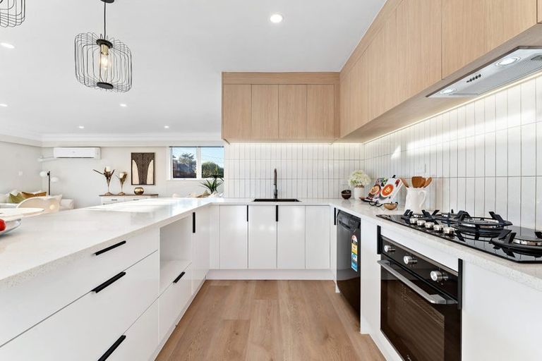 Photo of property in 4 Kelston Street, New Lynn, Auckland, 0600