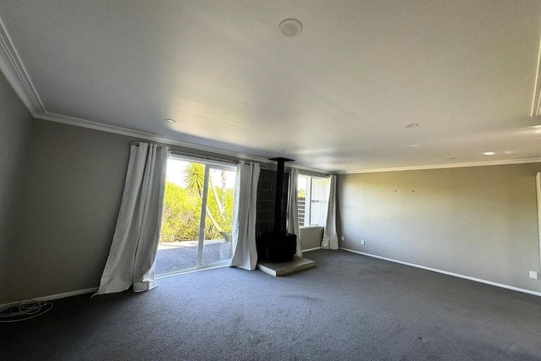 Photo of property in 1/39 St Peters Street, Northcote, Auckland, 0627