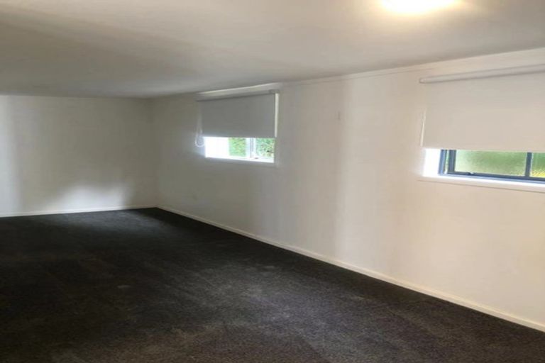 Photo of property in 536 Glenfield Road, Glenfield, Auckland, 0629