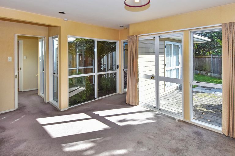 Photo of property in 2/20 Ross Martin Court, Conifer Grove, Takanini, 2112