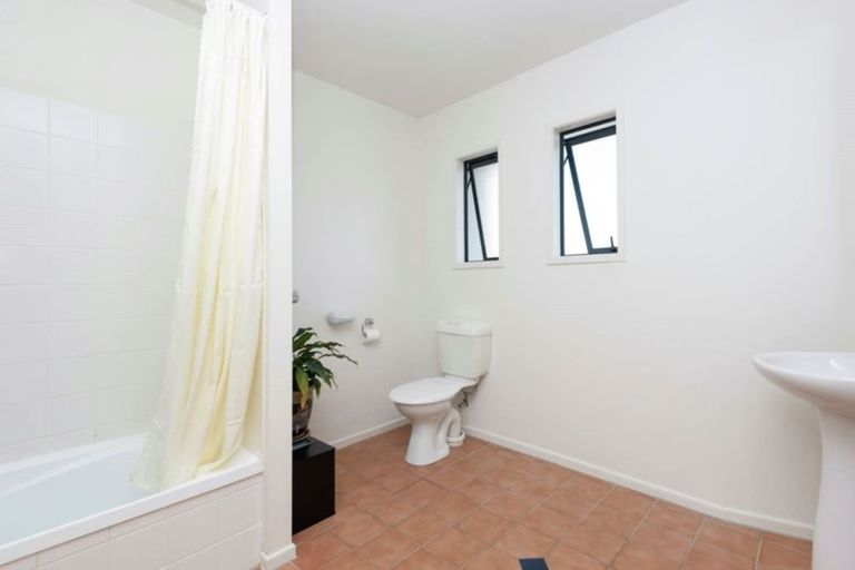 Photo of property in 2/2 Armoy Drive, East Tamaki, Auckland, 2016