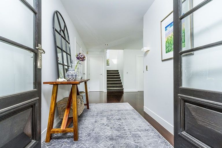 Photo of property in 2/16 Clifton Road, Hauraki, Auckland, 0622