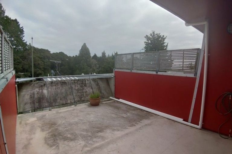 Photo of property in 2d/20 Ian Marwick Place, Birkenhead, Auckland, 0626