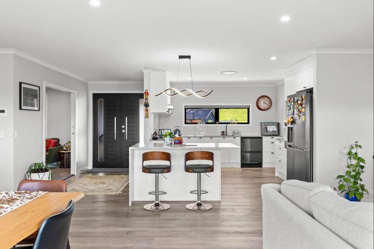 Photo of property in 230 Valley Views, Fitzherbert, Palmerston North, 4472