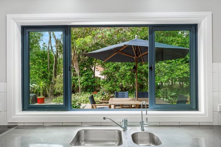 Photo of property in 4a Pounamu Avenue, Greenhithe, Auckland, 0632