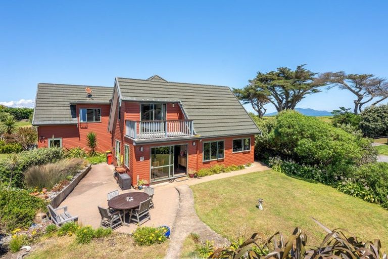 Photo of property in 2 Kitchener Street, Te Horo Beach, Otaki, 5581
