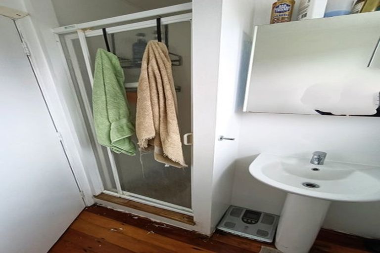 Photo of property in 16 Logie Street, Stokes Valley, Lower Hutt, 5019