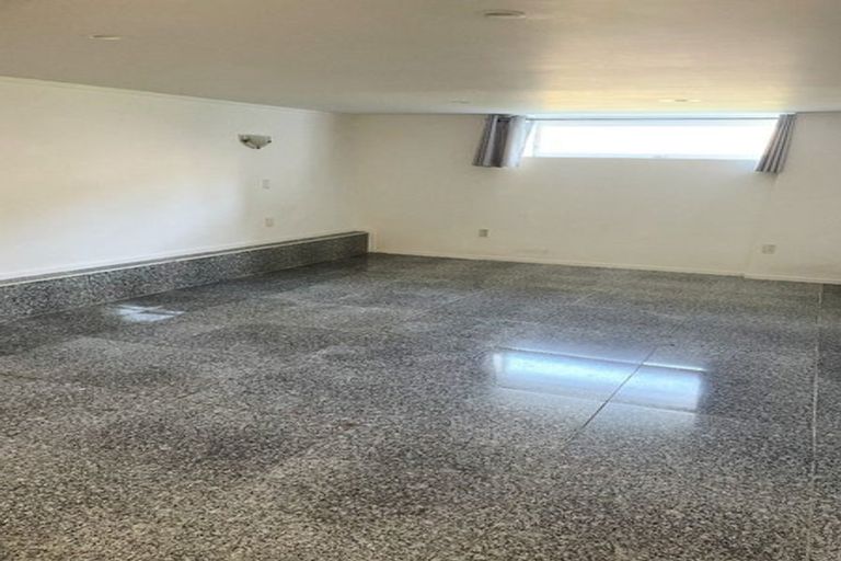 Photo of property in 19 Finlow Drive, Te Atatu South, Auckland, 0610