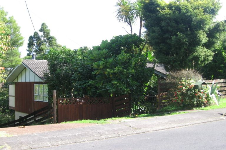 Photo of property in 42 Woodfern Crescent, Titirangi, Auckland, 0604