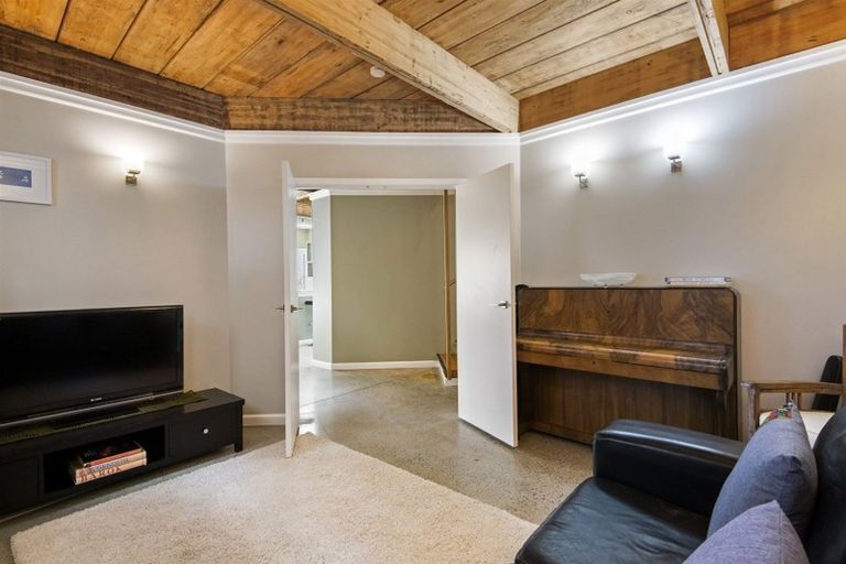 Photo of property in 890 Beach Road, Waiake, Auckland, 0630