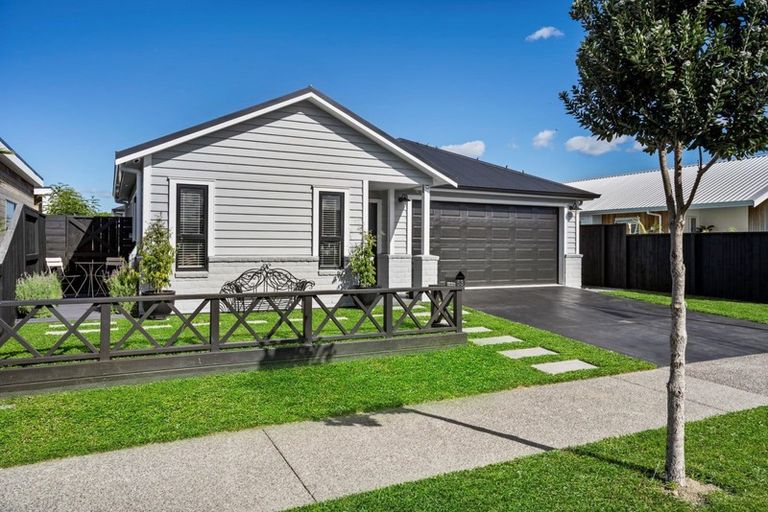 Photo of property in 53 Awatira Drive, Papamoa Beach, Papamoa, 3118