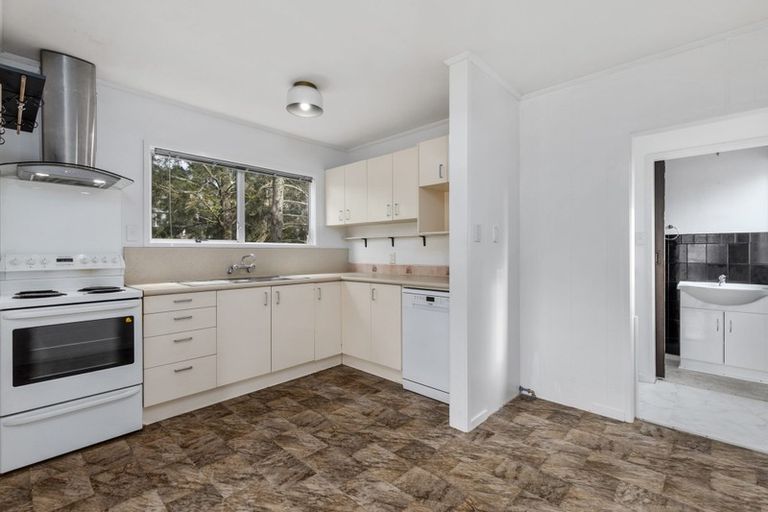 Photo of property in 2/12 Scarlock Avenue, Browns Bay, Auckland, 0630