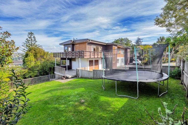 Photo of property in 1/2a Carlisle Road, Browns Bay, Auckland, 0630