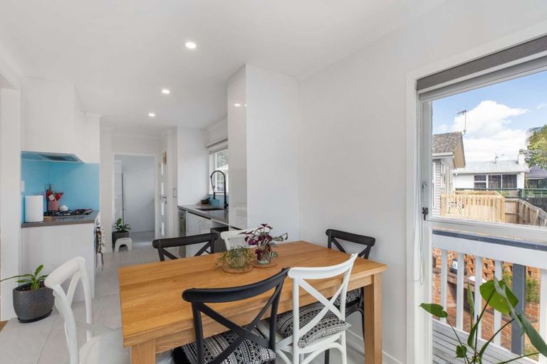 Photo of property in 93 Riverpark Crescent, Henderson, Auckland, 0610