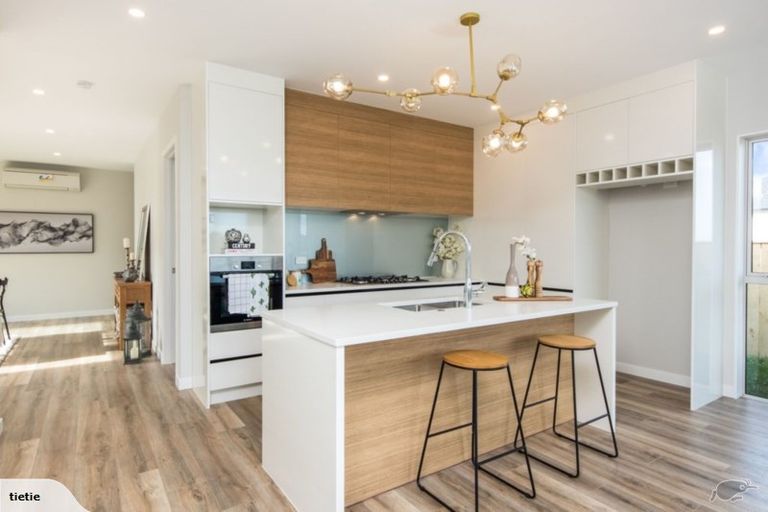 Photo of property in 10 Barrique Road, Kumeu, 0810