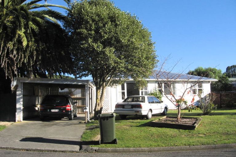 Photo of property in 4 Brazier Grove, Paraparaumu, 5032