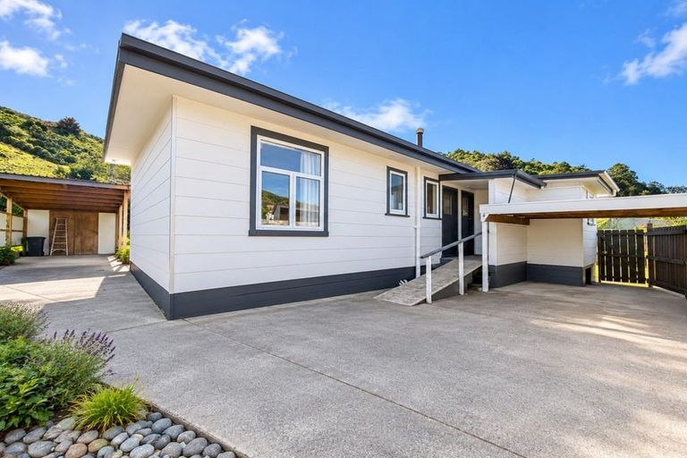 Photo of property in 6 Cornwall Street, Picton, 7220