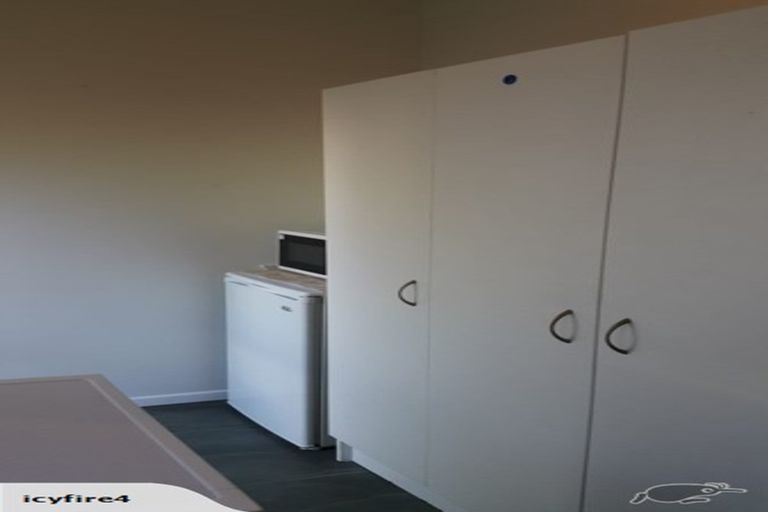 Photo of property in 2/16 Fowler Street, Northcote, Auckland, 0627