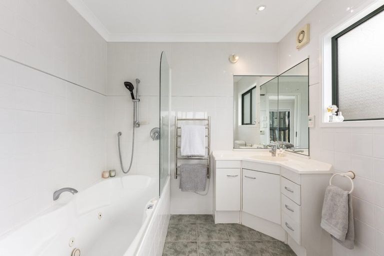 Photo of property in 12 Bowsprit Way, Whitby, Porirua, 5024