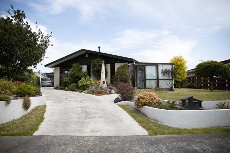 Photo of property in 18 Cecil Place, Cloverlea, Palmerston North, 4412