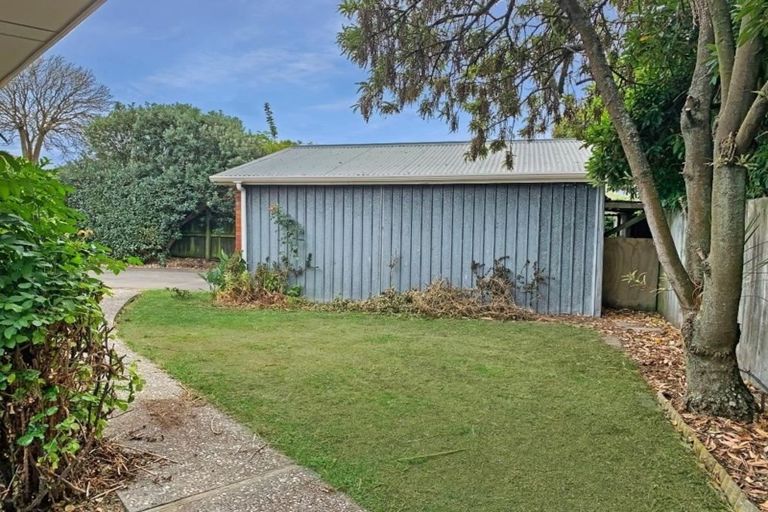 Photo of property in 17 Ostend Place, Avonhead, Christchurch, 8042