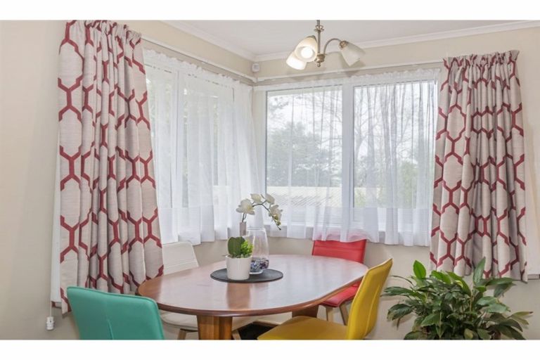 Photo of property in 1/23 Merton Avenue, Glenfield, Auckland, 0627