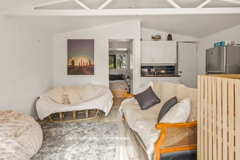 Photo of property in 32 Ferry Parade, Herald Island, Auckland, 0618