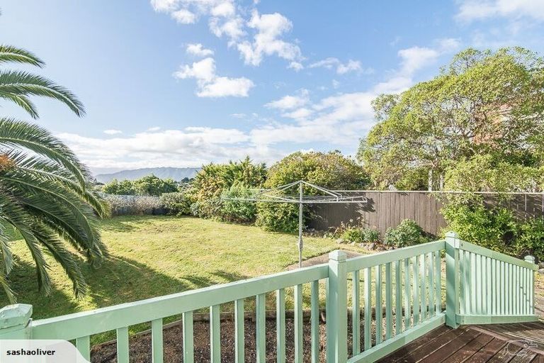 Photo of property in 31 Eruini Street, Waikanae Beach, Waikanae, 5036