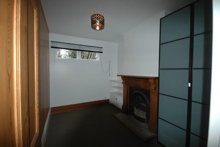 Photo of property in 66 Kelburn Parade, Kelburn, Wellington, 6012