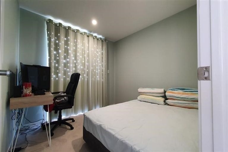 Photo of property in 40 Greenfinch Road, Hobsonville, Auckland, 0616