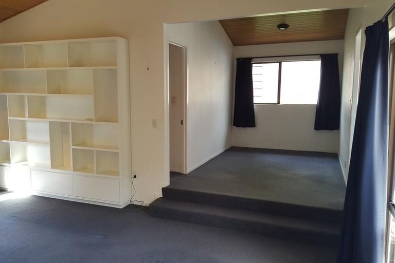 Photo of property in 6 Antilla Place, Half Moon Bay, Auckland, 2012