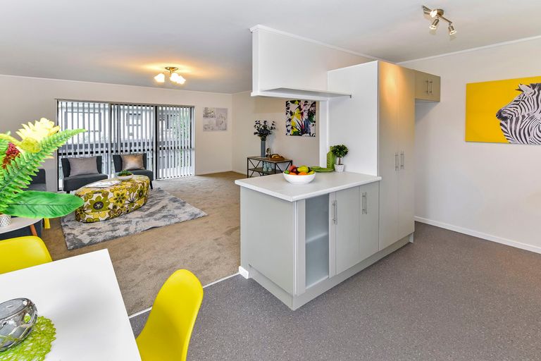 Photo of property in 2/122 Finlayson Avenue, Clendon Park, Auckland, 2103