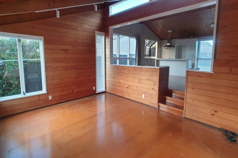 Photo of property in 56 Woodstock Road, Forrest Hill, Auckland, 0620