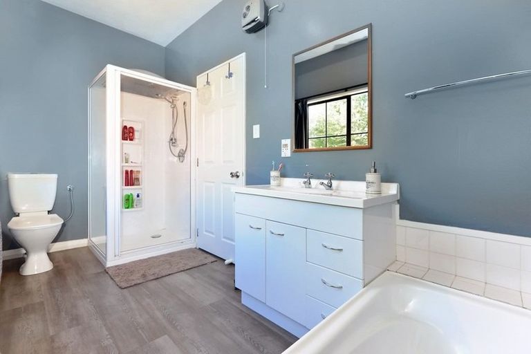 Photo of property in 2/266 Riccarton Road, Upper Riccarton, Christchurch, 8041