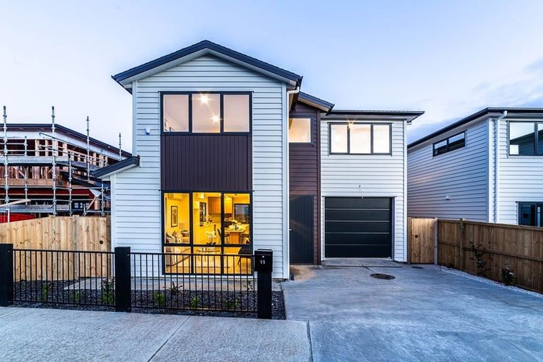 Photo of property in 11 Thomas Rielly Avenue, Hobsonville, Auckland, 0616