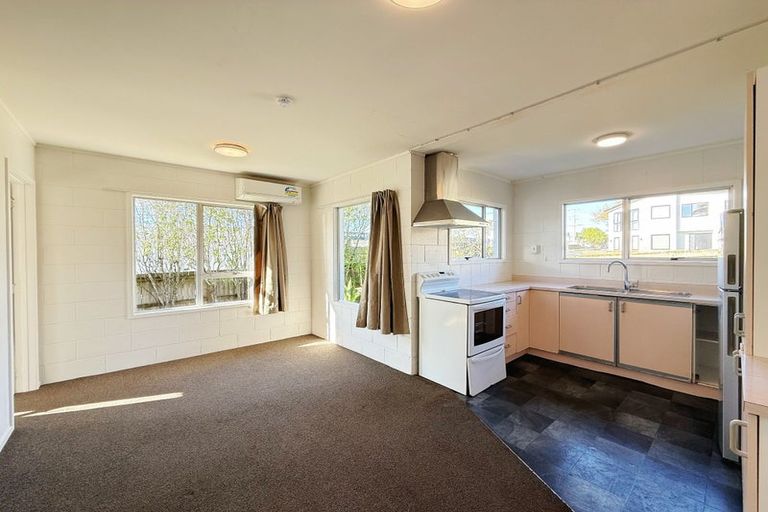 Photo of property in 2/1 Raeben Avenue, Hillcrest, Auckland, 0627