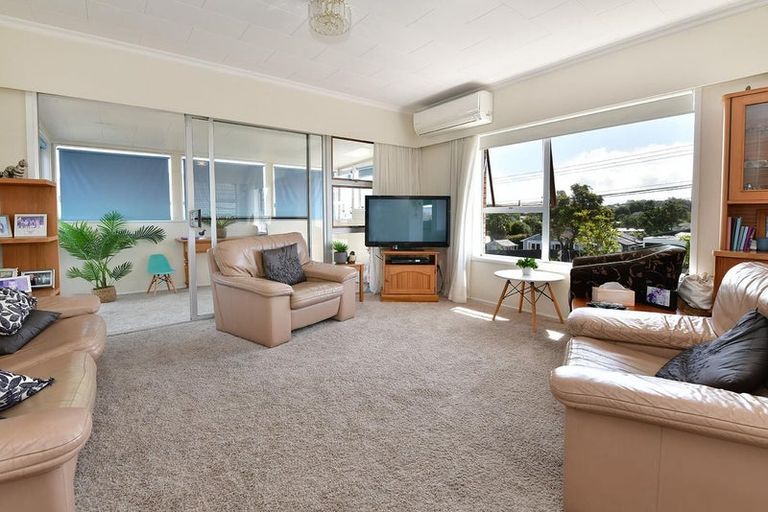 Photo of property in 1/165 Deep Creek Road, Torbay, Auckland, 0630