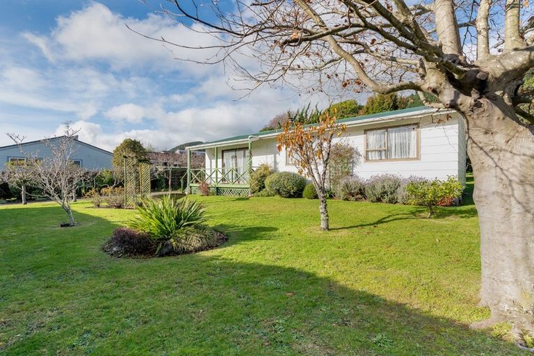 Photo of property in 4 Buckley Grove, Paraparaumu, 5032