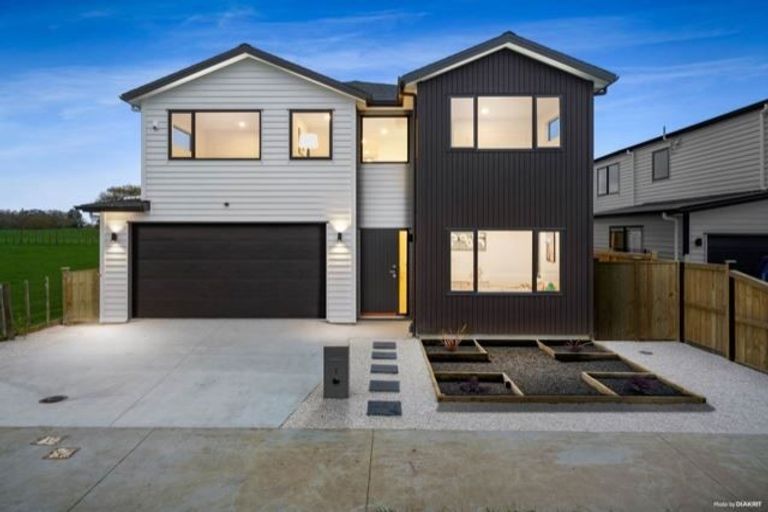 Photo of property in 2 Fjord Way, Karaka, Papakura, 2113