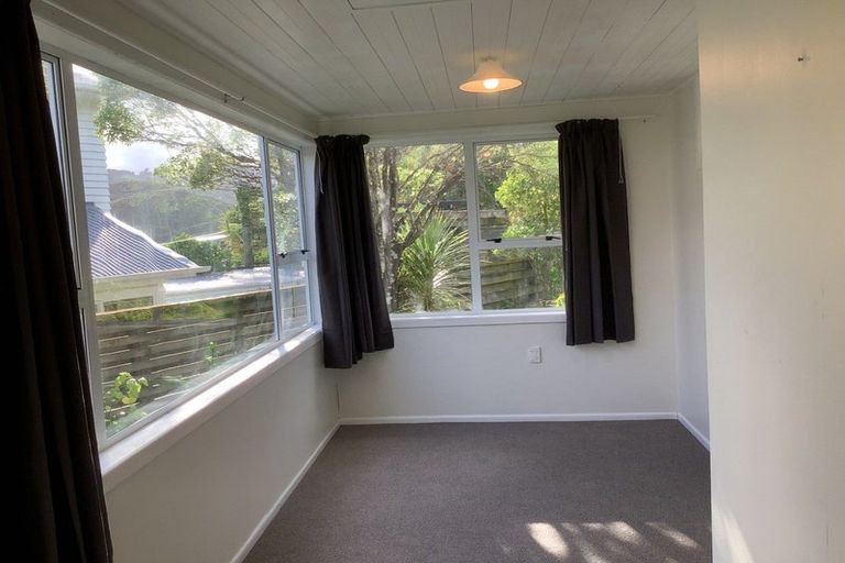 Photo of property in 3 Singers Road, Korokoro, Lower Hutt, 5012