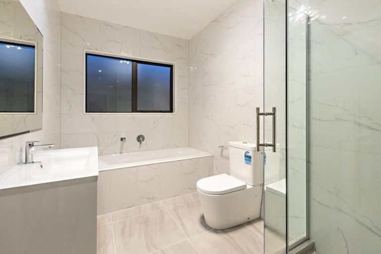 Photo of property in 12 Twin Parks Rise, Papakura, 2110