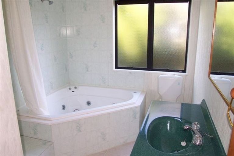 Photo of property in 33 Ironside Road, Johnsonville, Wellington, 6037