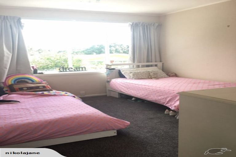 Photo of property in 8 May Avenue, Te Atatu South, Auckland, 0610