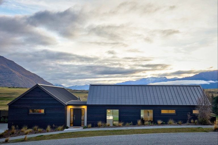 Photo of property in 1 Cunninghams Drive, Jacks Point, Queenstown, 9371