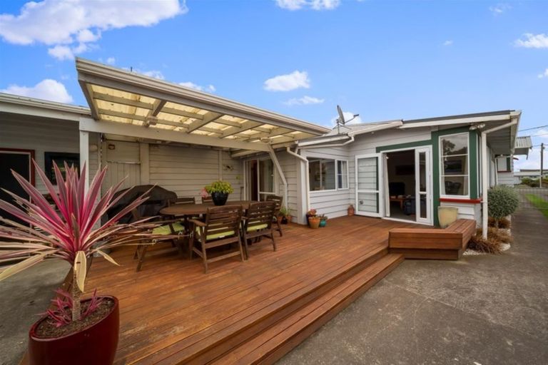 Photo of property in 12 Vogel Street, Hawera, 4610