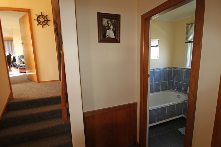 Photo of property in 12 Selwyn Street, South Hill, Oamaru, 9400