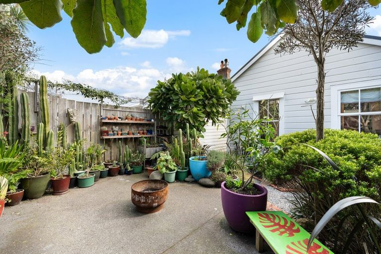 Photo of property in 6 Prince Street, Mount Victoria, Wellington, 6011