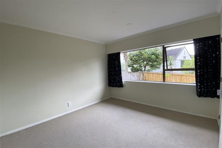 Photo of property in 2/2 Westbourne Road, Murrays Bay, Auckland, 0630