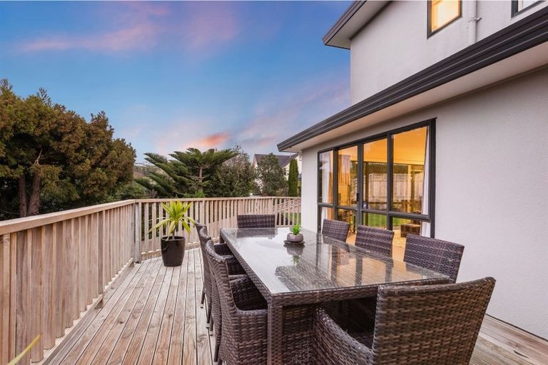 Photo of property in 22 Lanyon Place, Whitby, Porirua, 5024