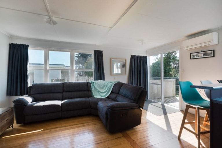 Photo of property in 9 Morere Street, Titahi Bay, Porirua, 5022